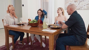 Brazzers: Blonde Innie Teen Serves American Dad
