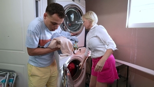 Dirty laundry leads to steamy sex scene